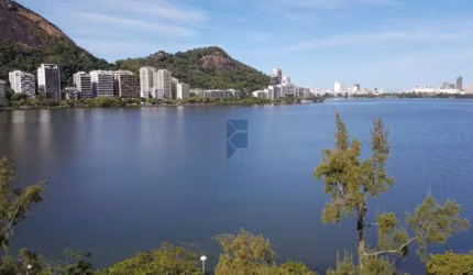 Excelente Cobertura Linear na Lagoa - 2 Quartos, 3 Banheiros, 1 Vaga - 140m² - Vista Frente para Lagoa - Rio de Janeiro-RJ