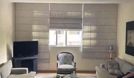 Apartamento de 3 quartos na quadra da praia de Copacabana, Rio de Janeiro-RJ - 110m², 2 salas, 2 banheiros e 1 vaga de garagem.