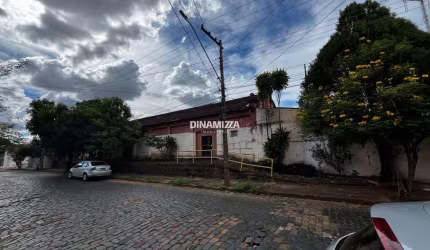 Terreno com galpão para locação com aproximadamente 1.600m² de terreno