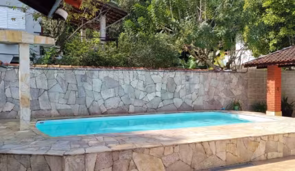 Casa com 3 dormitórios e Piscina