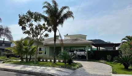 Casa em Condomínio fechado no Centro de Itapema