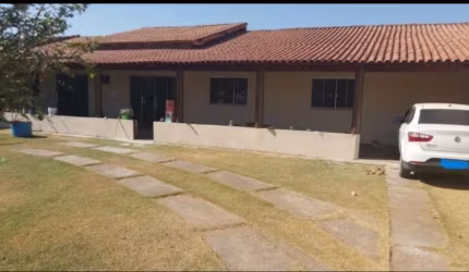 A&M IMOVEIS VENDE EXELENTE CASA COM QUINTAL GIGANTE