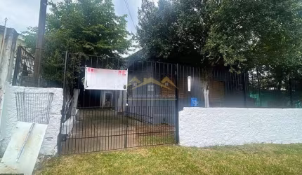CASA COM TERRENO AMPLO NA BOM SUCESSO