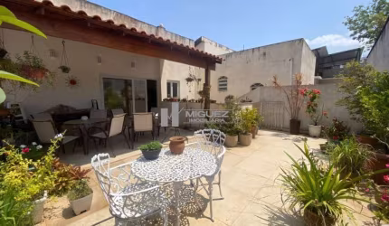 Andaraí - Rua Nísia Floresta - Localização maravilhosa - 4 quartos - 2vaga garagem - 250m² - Código 20569