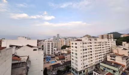 APARTAMENTO VARANDA, 2 QUARTOS, 1 VAGA DE GARAGEM - TIJUCA - PRÓXIMO A PRAÇA AFONSO PENA