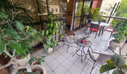 Luxuoso apartamento em area nobre da Tijuca - Varandão, salão em 3 ambientes, 4 quartos (4 suítes), dependência completa, 3 Vagas de garagem na escritura- Predio Imponente.- Tijuca - RJ