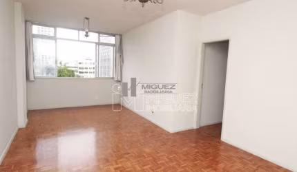 Miguez Imobiliária aluga - Rua Andrade Neves - Sala, 3 quartos sendo 1 suíte, 1 banheiro social, cozinha, dependências completas, 1 vaga na escritura