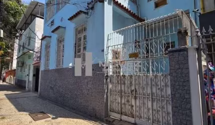 Imperdível! Casa a venda com 3 Quartos, garagem e Terraço na Rua Afonso Pena – Apenas 1 Quadra do Metrô!