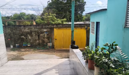 CASA DE 3 QUARTOS. MAIS UM BARRACÃO NO LOTE DE 313 m2.
