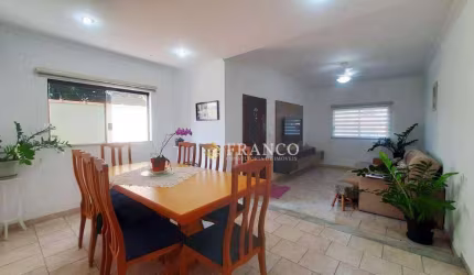 Sobrado com 3 dormitórios à venda, 142 m² por R$ 450.000,00 - Condomínio São Charbel - Taubaté/SP