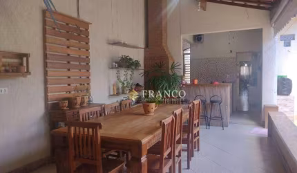 Casa com 4 dormitórios à venda, 190 m² por R$ 600.000 - Jardim Maria Augusta - Taubaté/SP