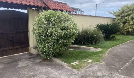 Oportunidade Única! Casa com Amplo Terreno em Localização Privilegiada!