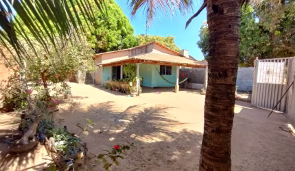 Casa com 2 quartos 2 banheiros toda murada!