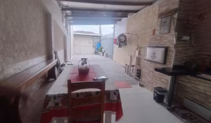Casa à venda com 3 quartos e 1 sala comercial em Biguaçu/SC.