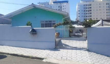 Casa com 4 quartos- Areias- São Jose-SC