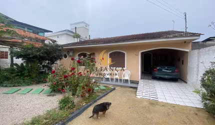 Casa no bairro Fazenda Santo Antônio em São José-SC