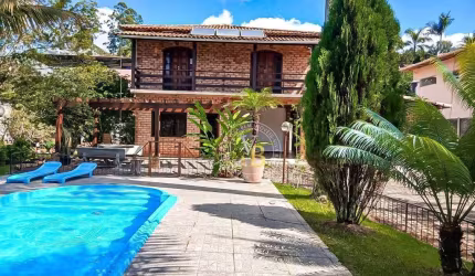 Casa com 5 quartos à venda, 238 m² por R$ 989.000 - Previdenciários - Juiz de Fora/MG
