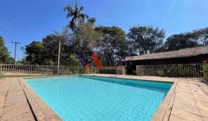 Encantadora casa para locação no charmoso Bairro Pingo d'Água!