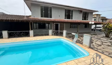 Lindíssima casa Duplex com área de lazer na Virgem Santa!