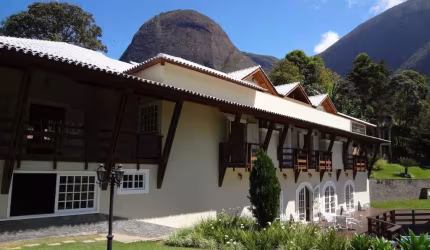 Mansão à Venda em Araras, Petrópolis/RJ