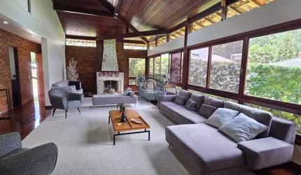 Casa Alto Padrão em excelente condomínio de Teresópolis/RJ