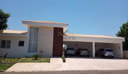 Casa de alto padrão &#224; venda, com 1200m&#178; de terreno, 4 quartos (3 suítes com closet), 4 banheiros e piscina, no Condomínio Colinas do Piracicaba