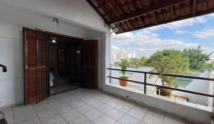 Casa com piscina, dois quartos e mais 1 suíte, garagem para dois carros