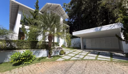 Casa com 4 Quartos à Venda em Condomínio de Alto Padrão em Teresópolis!