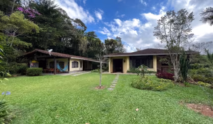 Refúgio dos Sonhos em Vargem Grande – Sua Casa na Serra!