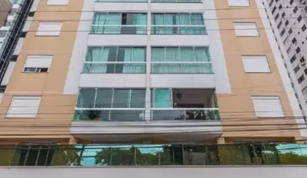 Apartamento 100% Reformado e Decorado FRENTE MAR com vista lateral .