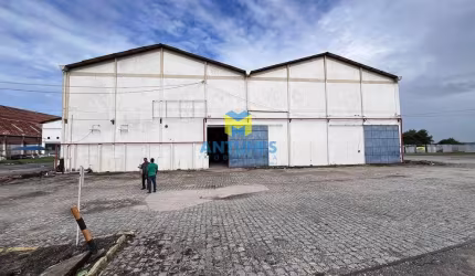 Alugue em Condomínio Prazeres, galpão com 1.100m². Margens Br-101, com plataforma