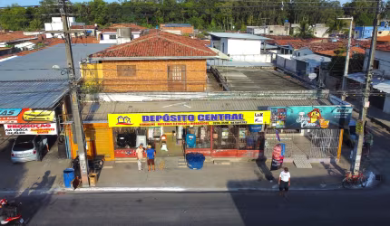 Duas casas e três lojas para morar e alugar