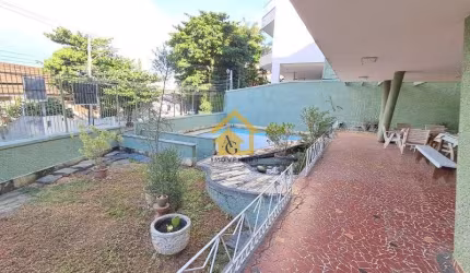 Casa à venda no Jardim Guanabara, Rio de Janeiro-RJ: 5 quartos, piscina, churrasqueira e muito potencial de personalização!