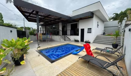 Casa à venda com 3 Suites R$ 1.650.000 - Terras do Cancioneiro - Paulínia/São Paulo