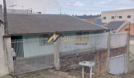 ÓTIMA CASA! AMPLO TERRENO, 03 QTOS., 02 VAGAS DE GAR.