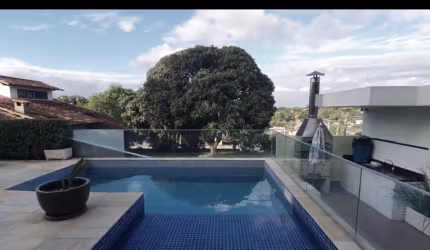 Casa com piscina .sauna,churrasqueira,3 quartos com 1 suíte e 2 vagas.