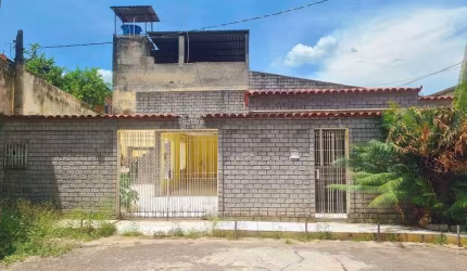 Casa Independente com quintal, 02 quartos e garagem em Nova Iguaçu - Posse