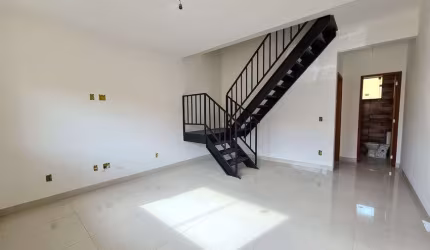 CASA DUPLEX DE 02 QUARTOS EM NOVA IGUAÇU - PRÓXIMO DO SHOPPING DE NOVA IGUAÇU