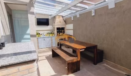 Sobrado para venda em condomínio fechado, Cotia, com 3 dormitórios, sendo 1 suíte com closet, espaço gourmet e 2 vagas de garagem.