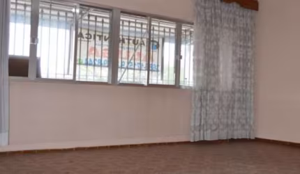 Casa assobradada com 3 suítes, com excelente localização.