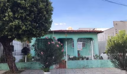 Casa à venda 4 Quartos, 1 Suite, 2 Vagas, 475.75M², Goiabeiras, Cuiabá - MT