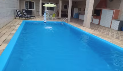 Casa com piscina para temporada e finais de semana na praia de Itanhaém
