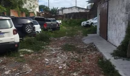 Alugamos 14 Box 30m2 Cada a 80m da Estrada dos Remédios em Afogados