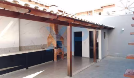 CASA RESIDENCIAL A VENDA NO BAIRRO SANTA LUZIA EM DIVINÓPOLIS-MG