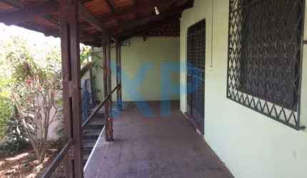 CASA COM DOIS LOTES NO BAIRRO SAGRADA FAMÍLIA
