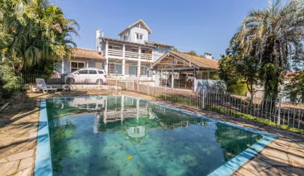 Casa com 6 quartos à venda na Rua Marquês do Maricá, 444, Vila Nova, Porto Alegre por R$ 1.300.000