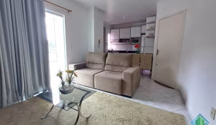 Ótimo apartamento em ótima localização no bairro Forquilhinha, 2 dormitórios, sacada com churrasqueira, mobiliado.