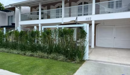 Guaratuba, Residência com piscina aquecida, 4 Quartos sendo 2 Suítes, 4 vagas de Garagem, próxima da praia central, Guaratuba/PR - Imobiliária África