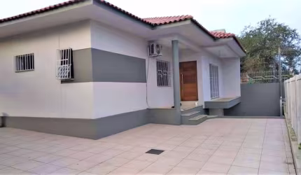 Casa com 3 quartos para alugar no Igara, Canoas  por R$ 8.500