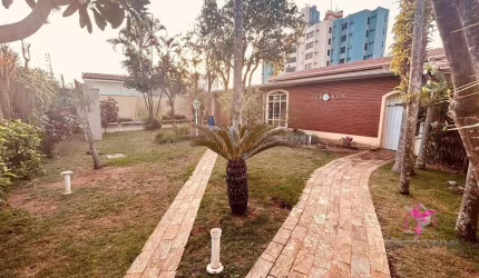 Casa com 3 dormitórios à venda, 383 m² por R$ 1.800.000 - Centro - Pirassununga/SP